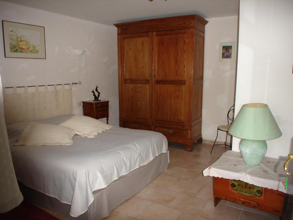 Domaine De La Grange Neuve Hotel La Roque-sur-Pernes Ruang foto
