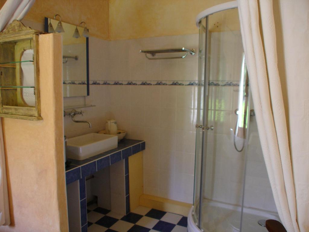 Domaine De La Grange Neuve Hotel La Roque-sur-Pernes Ruang foto