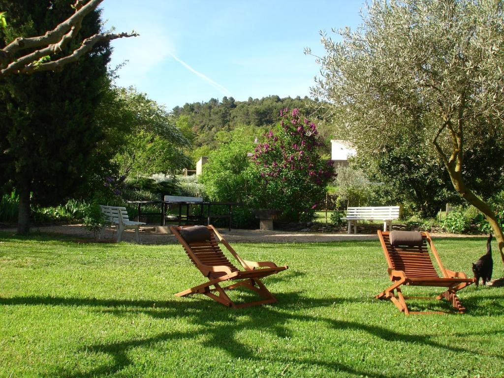 Domaine De La Grange Neuve Hotel La Roque-sur-Pernes Bagian luar foto
